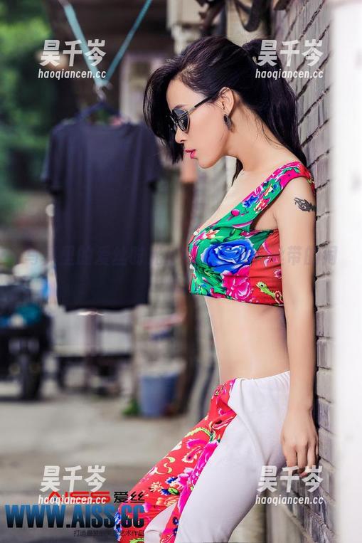 写真里的爱丝时光：探秘美人和丝带的闹剧