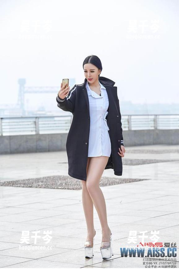 AISS爱丝(黄金版) - 萱萱去健身的奇妙旅程：原图更新，让我想问，健身和吃零食的战斗能不能和解？