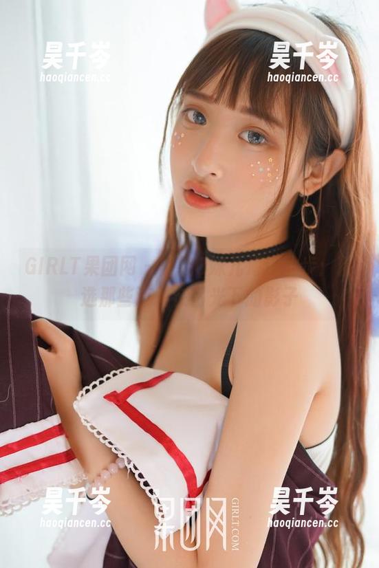 GIRLT果团网 - 蜜桃Q妹儿海边散步：精选那些流转在日光下的影子