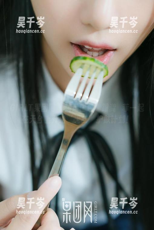 GIRLT果团网-龚玥菲 GIRLT果团网 - 精选图包:跟龚玥菲一起在天台上开始‘无敌’护肤计划!