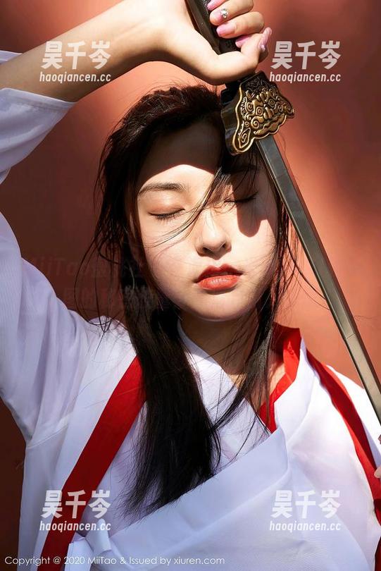 MiiTao蜜桃社-米琪MIKI MiiTao蜜桃社 - 在海边,米琪MIKI和美图的秘密较量:高清且引人深思