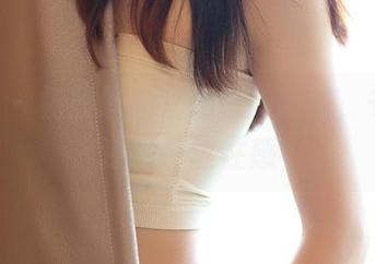 ROSI – 杨晨晨教室私拍：阳光，书本，还有一丝性感