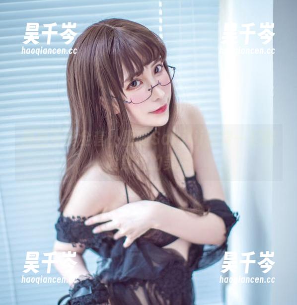 Sakiiii翎柒 黑丝写真全套,跟随Sakiiii翎柒一起探险禁忌的美感