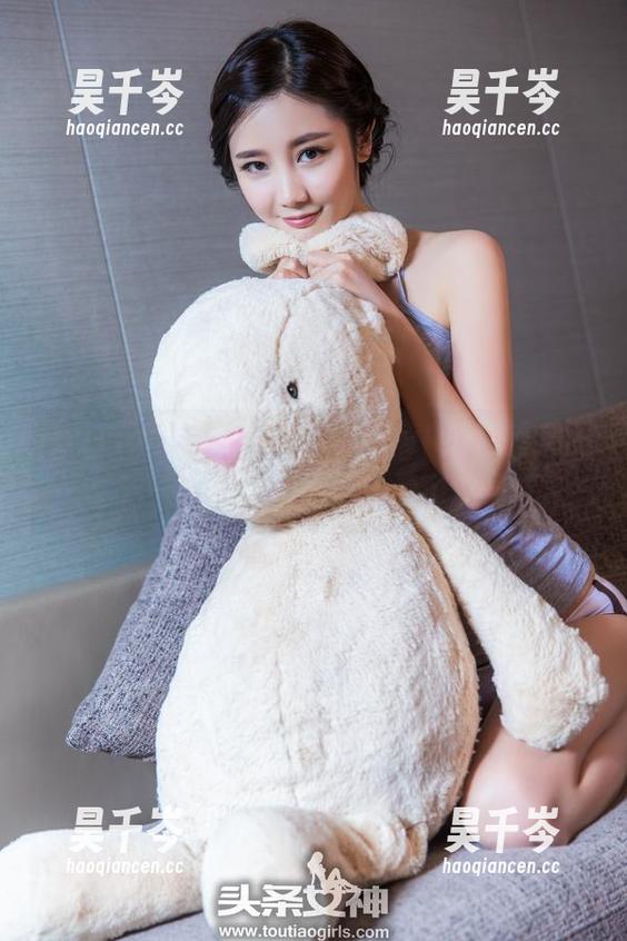 TouTiao头条女神-JennyR TouTiao头条女神 - JennyR的短裤美图:这一趟合集,不如说是个夏日梦