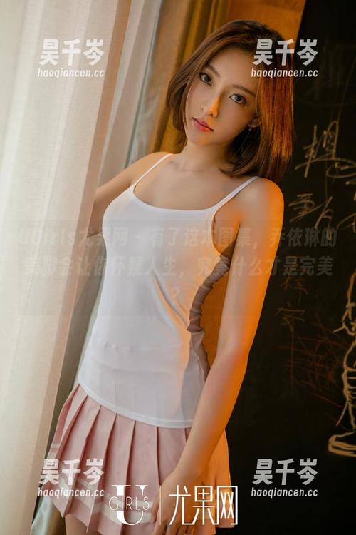 UGirls尤果网-乔依琳 UGirls尤果网 - 有了这本图集,乔依琳的美脚会让你怀疑人生,究竟什么才是完美?