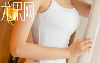 UGirls尤果网 – 下载黛熙儿的清纯写真集，仿佛能闻到花香和阳光