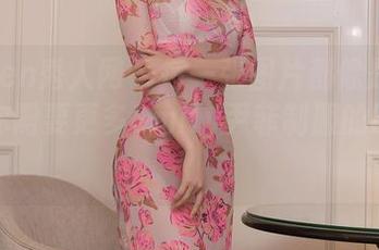 Xiuren秀人网 – 每一张图片都像是在说：‘你需要更多Emily尹菲制服的时间！’