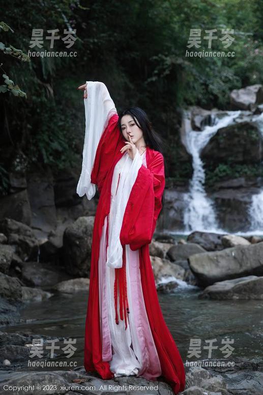 Xiuren秀人网-KOKO可可 Xiuren秀人网 - 快来看看KOKO可可穿校服的照片,原图里藏着多少回忆?