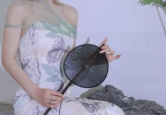 Xiuren秀人网 – 模特悦悦的吊带风格，竟然有种让人想要亲近的感觉！