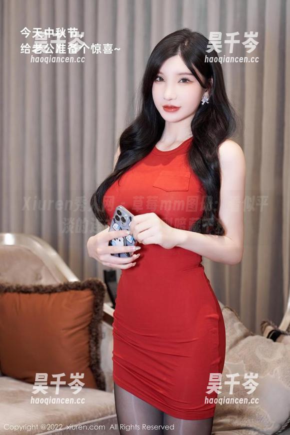 Xiuren秀人网-草莓mm Xiuren秀人网 - 草莓mm图册:看似平淡的连衣裙,实则暗藏千秋
