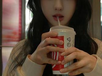 Xiuren秀人网 – 看！无圣光里的陈芊儿，连圣诞树都忍不住想跟她合影！