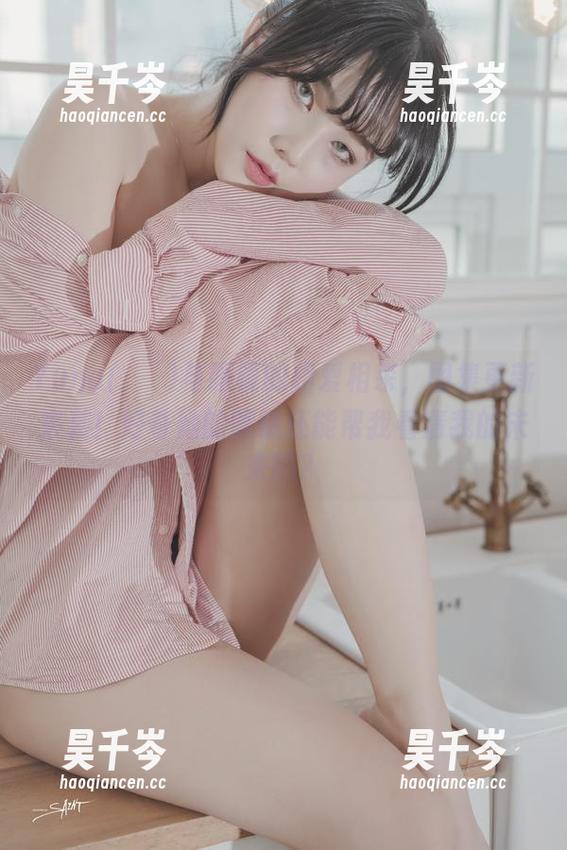 Yuna(윤아)与眼镜的相爱相杀，图集更新来袭！好奇她的眼镜还能帮我看清我的未来吗？