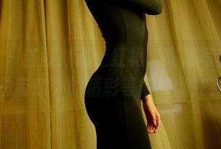pans – 当默默遇上红裙，高清写真集里总有意外的精彩等你来翻牌！