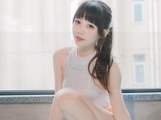 usejan蓝蓝的双马尾美图，像是流星滑过，带着一丝不经意的迷醉。