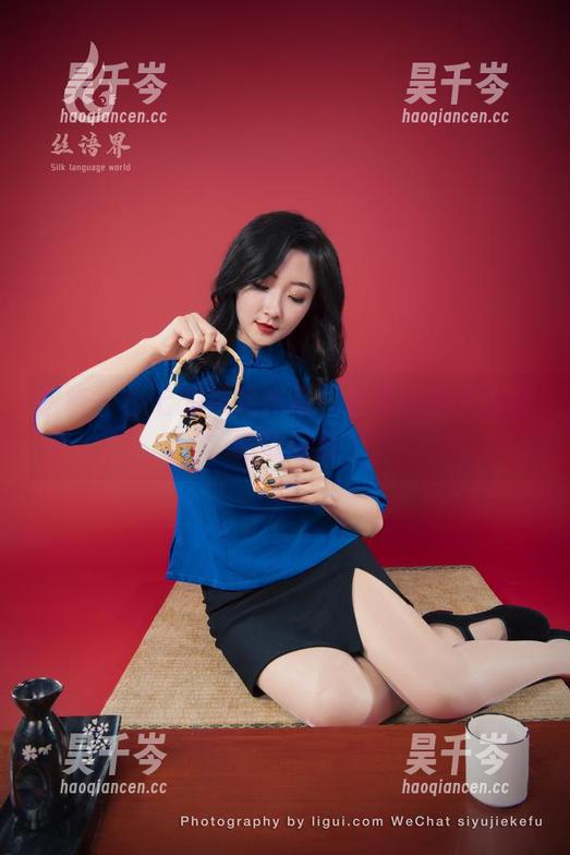 丽柜 - 小七的裸足作品：在资源的光影间肆意探索