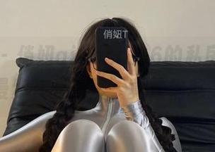 微密圈 – 俏妞qiaoniu66的私房，裸足漫步在时光里，真是治愈。