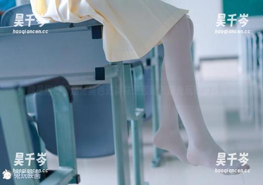 兔玩映画 到底是腿好看还是黑色连裤袜更惹眼?来兔玩映画找答案!