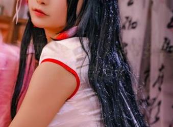 灵气十足的可可老师：入浴巫女写真与壁纸的完美结合