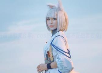 在嘎潼的天台里：cos图片让你忍不住想要变身！