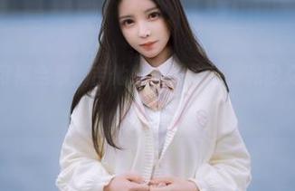 妍子坚不可摧全景：吉他妹妹的作品，光影交错的迷人节拍