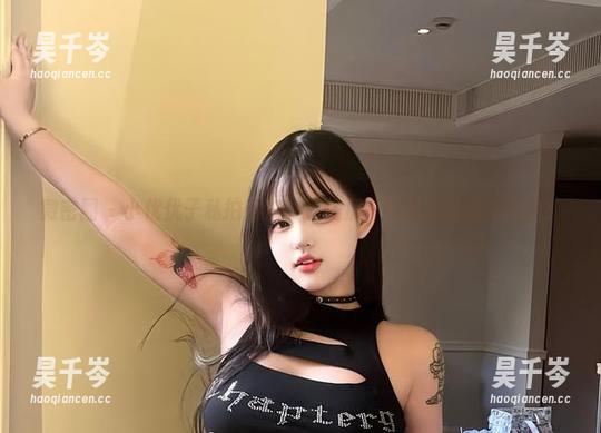 微密圈 - 小优优子私拍毛衣，抓住那一瞬间的温柔与恬静！