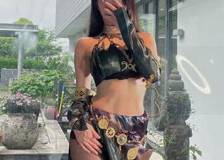 微密圈 – 小玉吃果冻的海边写真：天呐，原图里的阳光真有魔力。