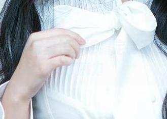 尤果网 – 制服魔法：娜露定制写真里的微妙魅力