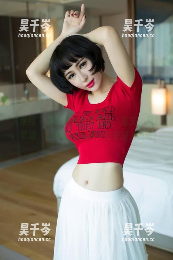 尤果网-小欧 尤果网 - 最新小欧户外原图,阳光、风吹、草地,心情瞬间飞扬,快来加入我吧!