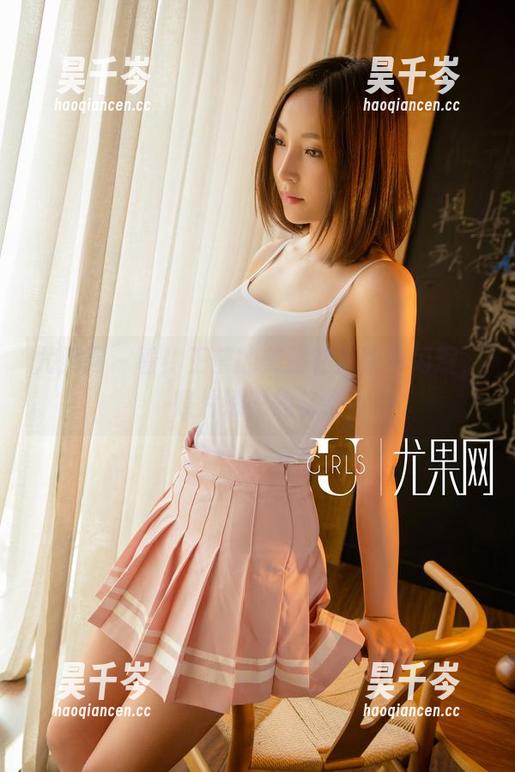 尤果网-王莹 尤果网 - 看!王莹的美脚在原图中闪耀,照片透露的秘密
