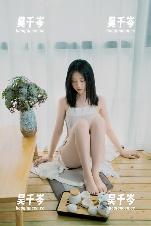 年年Nnian 年年Nnian作品大曝光:私拍中的棉袜,实在太难以抗拒
