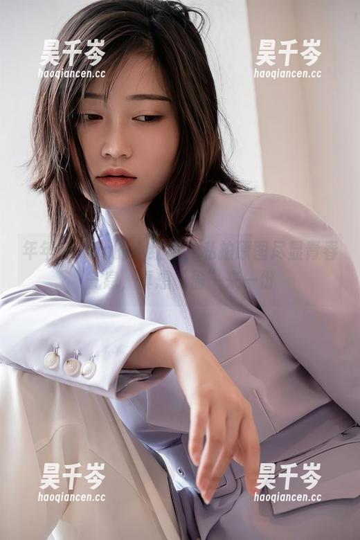 年年Nnian 年年Nnian的小红帽,私拍原图尽显青春气息,真想“偷”来一份