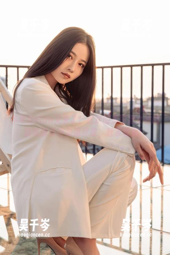 年年Nnian又来了！这次的美图把女神的韵味展现得淋漓尽致，赶紧收藏！