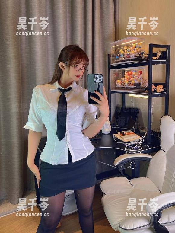 张思允 微密圈 - 看在线张思允,职场也能这么大胆,高清职业装不怕撞!