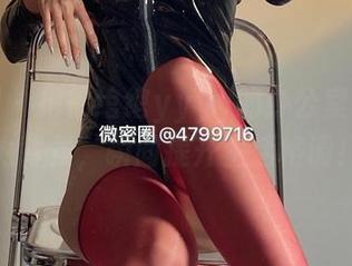 微密圈 – 把徐绾绾yyyy的办公室壁纸设为背景，瞬间提升生活格调！