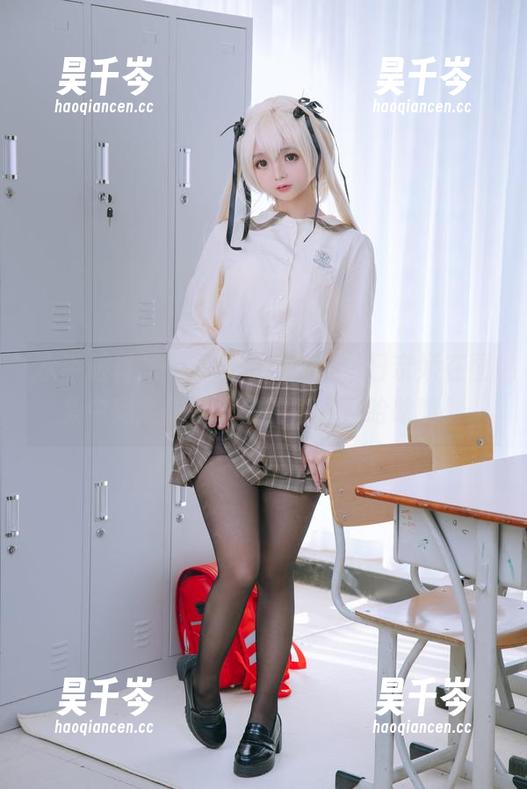 日奈娇 水手服真是一个神奇的东西,日奈娇在图集中完全颠覆了它的形象,哈哈哈!