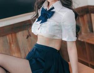 别让杏仁曲奇的牛仔裤外表欺骗你，cos图集背后真相太精彩！