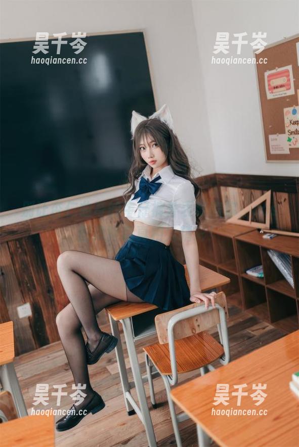 杏仁曲奇 别让杏仁曲奇的牛仔裤外表欺骗你,cos图集背后真相太精彩!