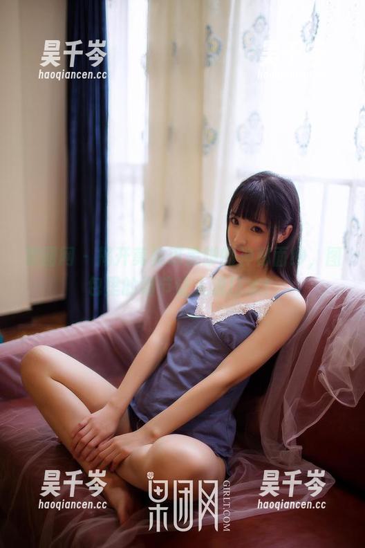 果团网-莫雅琪 果团网 - 揭开莫雅琪美脚的神秘面纱,图包里的细节让人流口水!