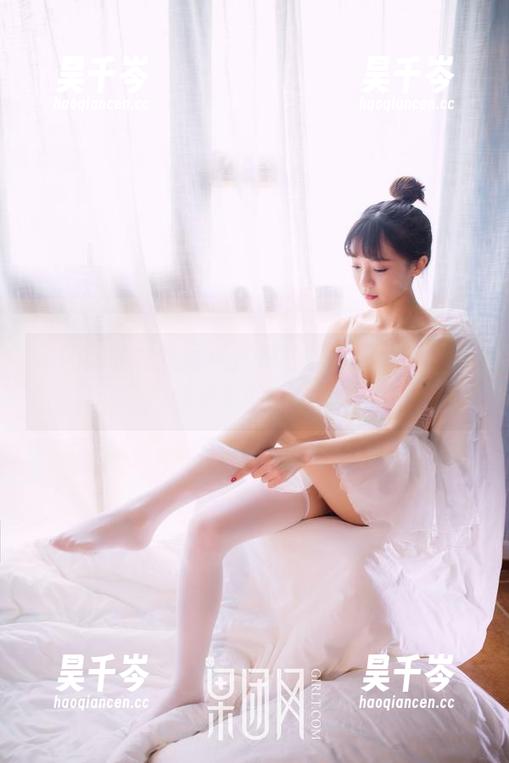 果团网 果团网的尤物写真,放松呼吸,尽情享受这场光影的交响曲!