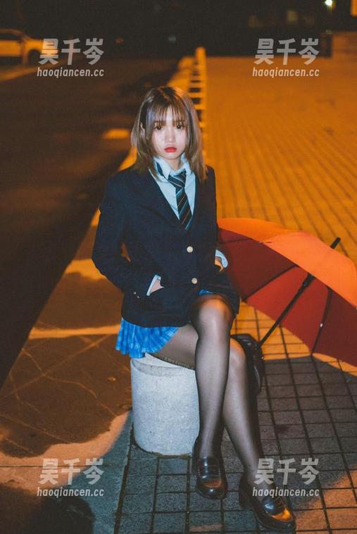 柒柒不可爱的比基尼写真：在海风中轻舞飞扬
