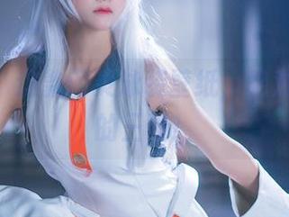 桜桃喵：这款闪灵泳装壁纸，绝对刷新你的三观！
