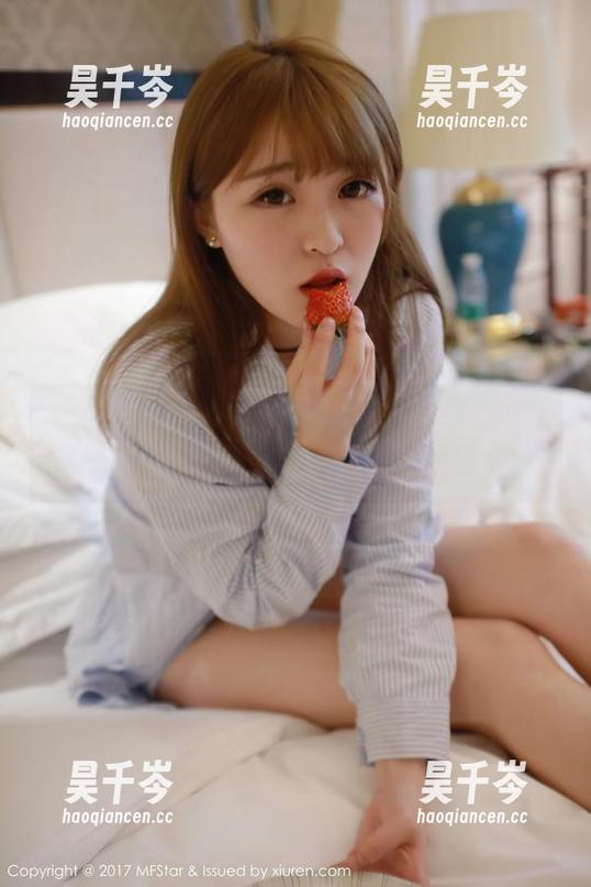 模范学院-yoo优优 模范学院 - yoo优优最新写真:修女与现实的交织,微妙又耐人寻味