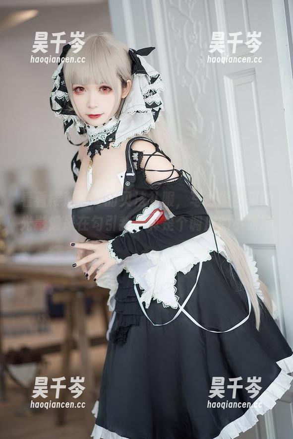 樱落酱w 看看樱落酱w的贝法礼服,写真原图里的光影像是在勾引我,真是个调皮的小妖精。