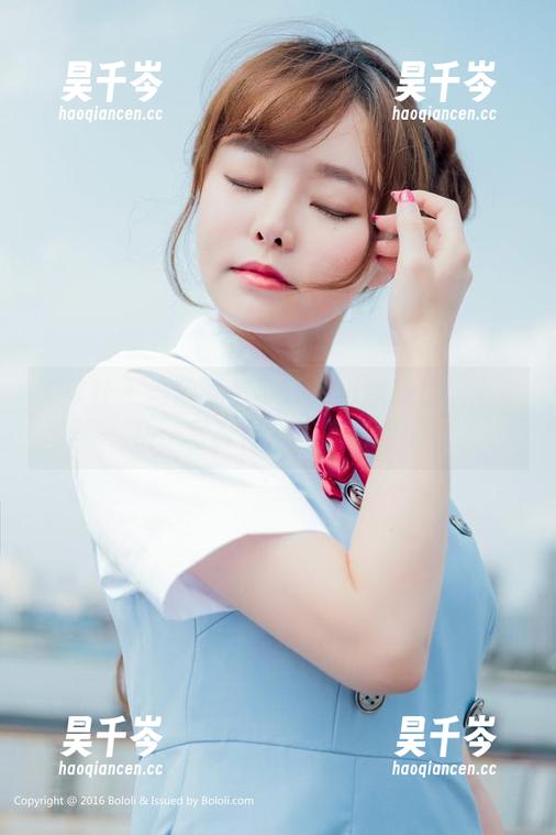 波萝社 - 当猫九酱Sakura的裸足遇上镜头：写真背后的隐秘故事