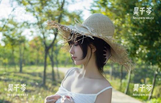 浅安安 学姐浅安安的在线写真,透过镜头看她的心情