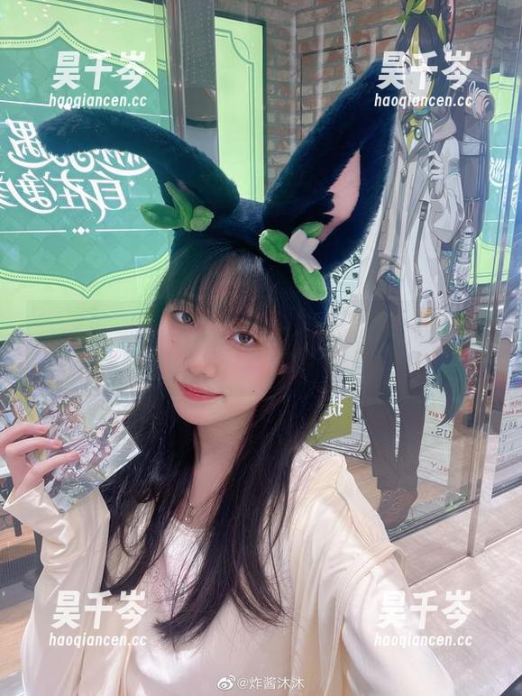 炸酱沐沐 炸酱沐沐带你探索连体衣的魅力:美图里的细腻与性感!