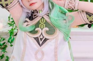 为爆机少女喵小吉打call！她的皮衣Cos合集让你心跳加速！