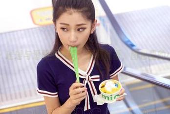 爱丝 – 瑶瑶与透明的邂逅：原图低语，图包里的小秘密