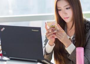 爱蜜社 – 初夏的下午，黄乐然与她的白裙写真——在光影中漫步的感觉！