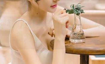 王羽杉抹胸浴缸美图在线频出，真是水光潋滟，人美水更美！